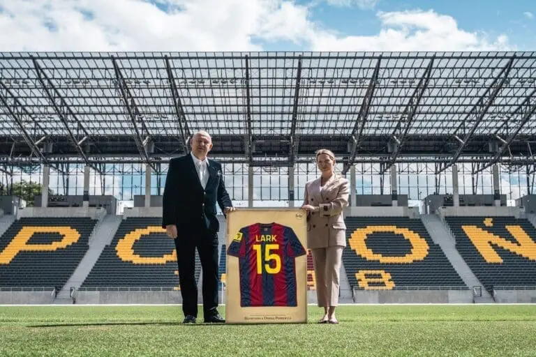 Fabryka Domów Mobilnych i Szkieletowych „Lark Leisure Homes”, w ekipie Pogoni Szczecin