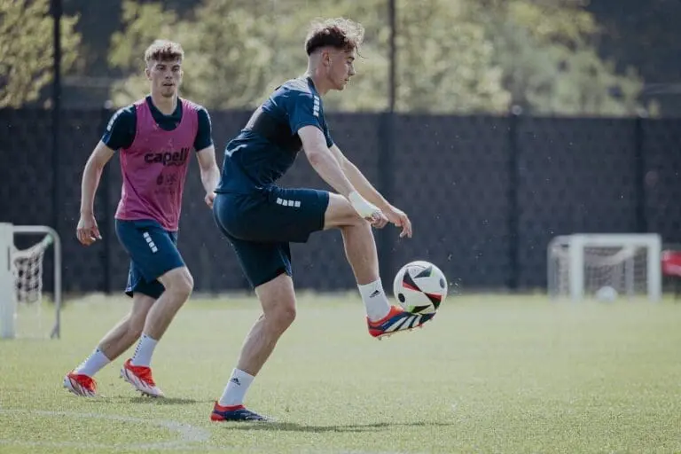 Intensywne treningi, przed sobotnim sparingiem. Środa Portowców, okiem Pogoń TV