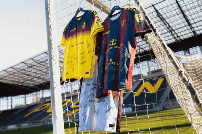 Realizacja zamówień koszulek z autografami