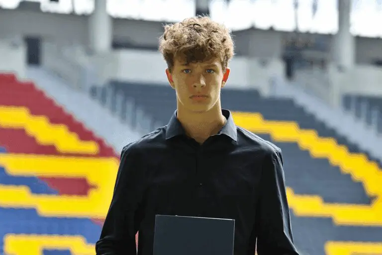 Jakub Chmielewski z profesjonalnym kontraktem