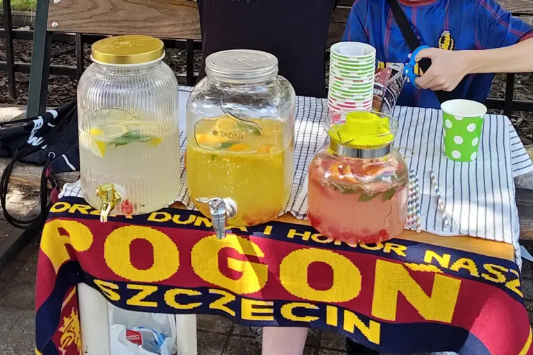 Młodzi kibice Pogoni Szczecin zbierają na marzenia