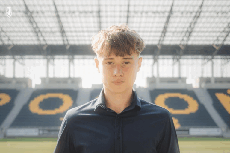 Grzegorz Bakuła z profesjonalnym kontraktem