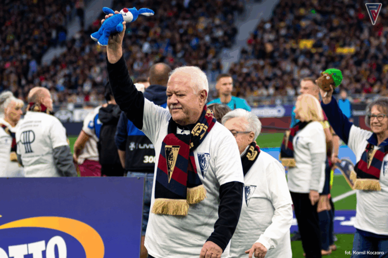 Na meczu z Piastem Gliwice eskorta we współpracy z Fundacją Przyszłość Pokoleń