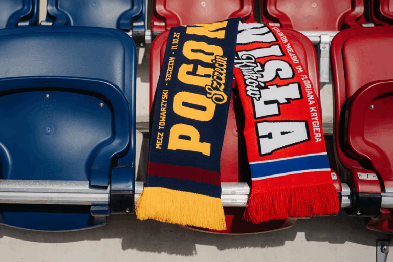 Wyjątkowy szalik na pamiątkę jutrzejszego meczu z Wisłą Kraków