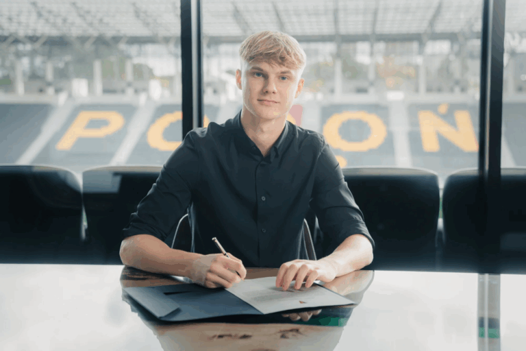 Patryk Paryzek przedłużył umowę z Pogonią Szczecin!