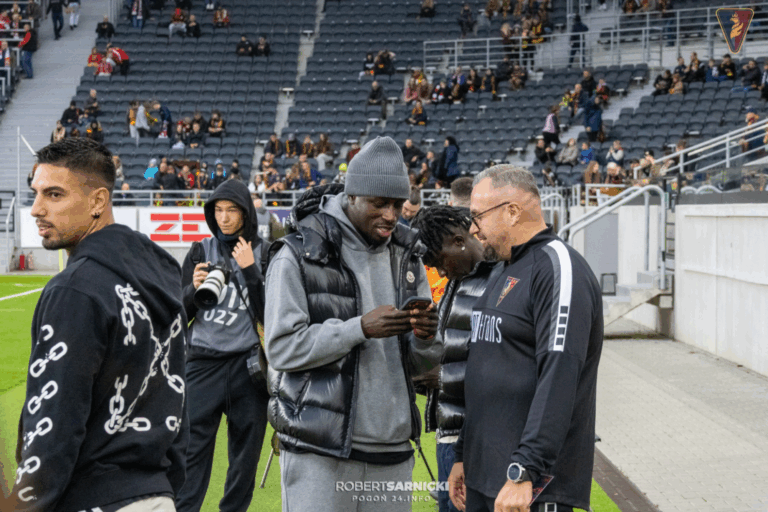 Benjamin Mendy w treningu z drużyną, uraz Sama Greenwooda niegroźny