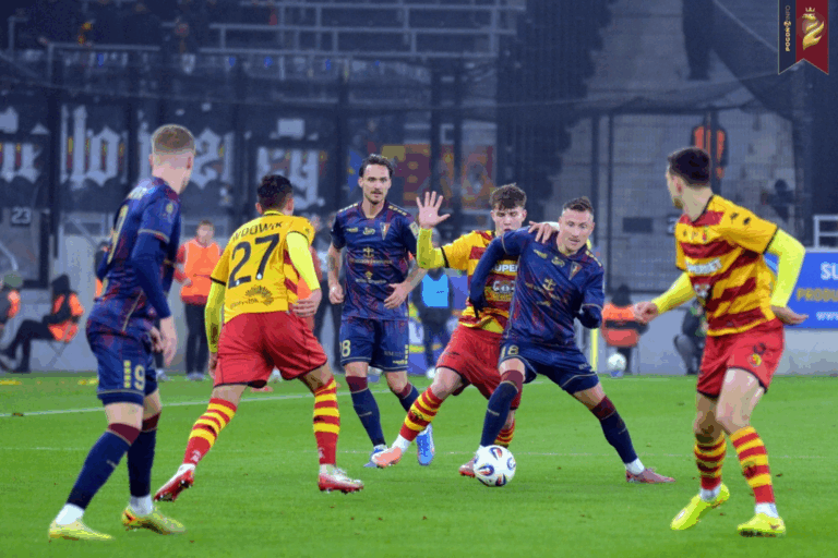 Jesień, która wywróciła Ekstraklasę - i Pogoń, która szuka światła w tunelu