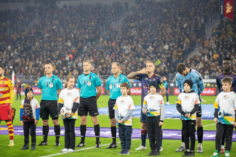 Pogoń Szczecin obniża cenę herbaty na mecz z Zagłębiem Lubin!