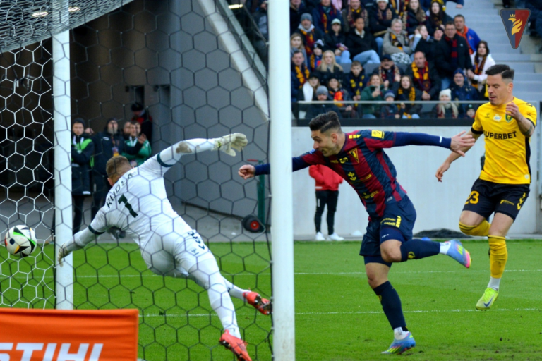 Nowy napastnik za wielkie pieniądze?! Duma Pomorza może pobić transferowy rekord!