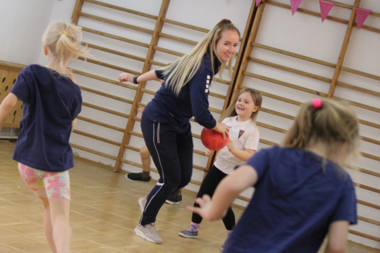 Ruch, nauka i zabawa w Piłkarskim Przedszkolu Pogoń Szczecin Football Schools