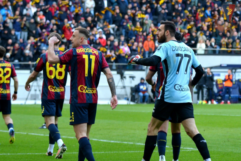 Pogoń Szczecin blisko transferu napastnika i przedłużenia kluczowego kontraktu?