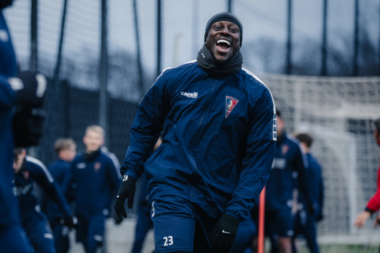 25 zawodników na pierwszym treningu na boisku