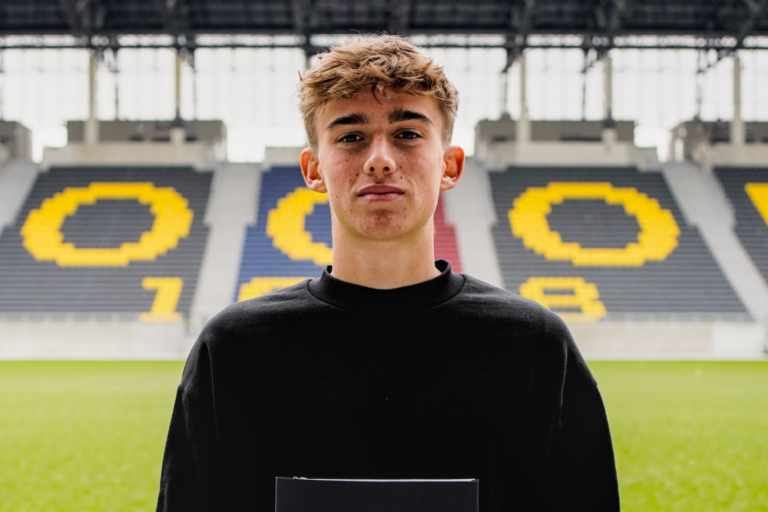 Jacek Czapliński z profesjonalnym kontraktem