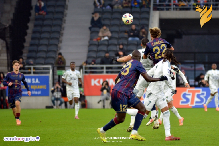 Środkowy obrońca z Anglii dołączy do Pogoni Szczecin?