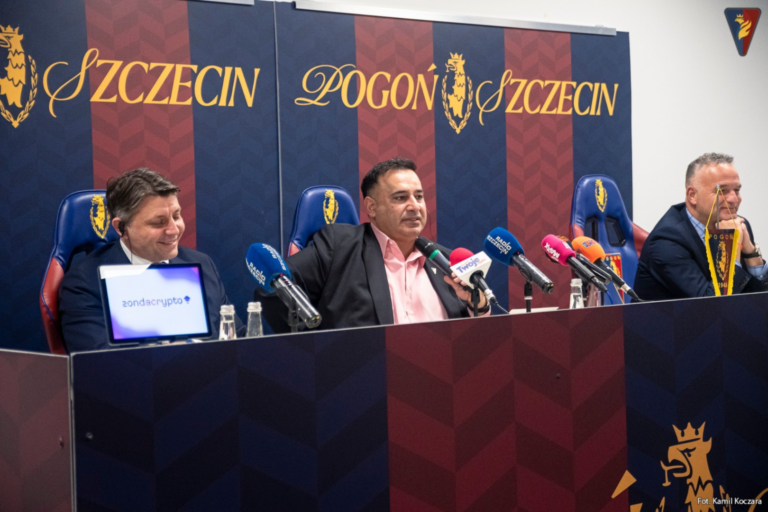 Alex Haditaghi oraz Tan Kesler podczas konferencji prasowej