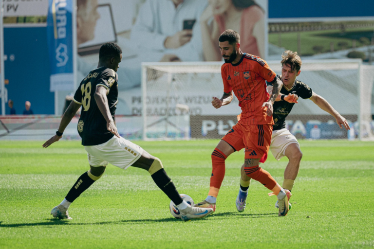 W niedzielę walka o pierwsze zwycięstwo z zespołem z Niecieczy od 2021 roku