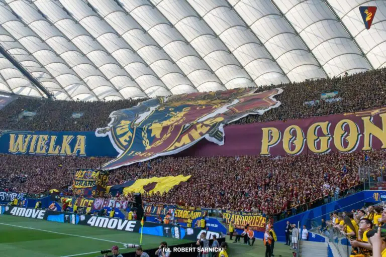 Gablota wciąż pusta, ale fundamenty krzepną