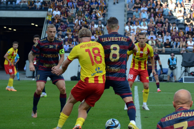 Jak Pogoń Szczecin powinna zagrać w poniedziałek z Koroną Kielce?