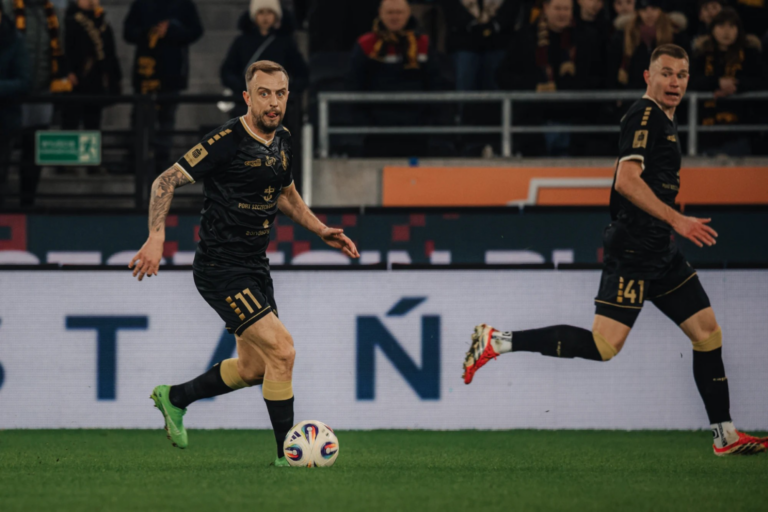 Kamil Grosicki na ławce rezerwowych w meczu z Albanią