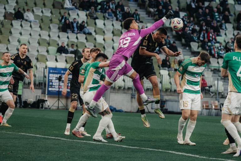 Znów wracamy na tarczy. Kto ciągnął ten wózek, a kto zapomniał wyjść z autokaru w Gdańsku?