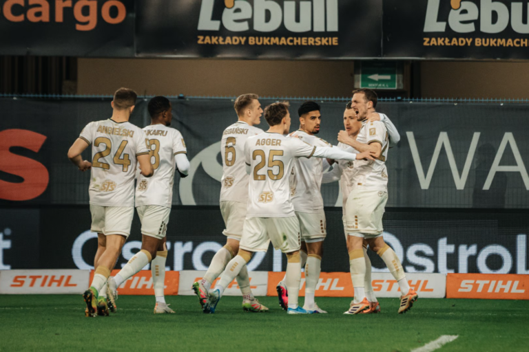 Bardzo ważne zwycięstwo w Gliwicach! Pogoń Szczecin odpowiedziała rywalom najlepiej, jak mogła!