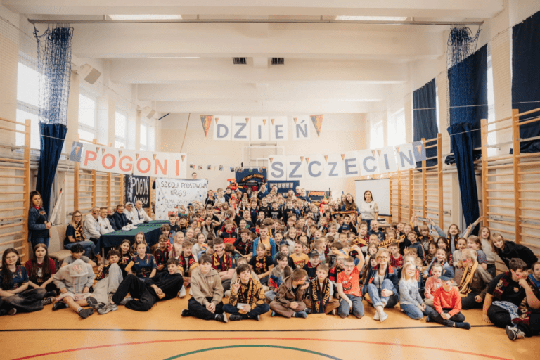 Pogoń Szczecin nagrodziła zwycięzców konkursu ,,Pogoń z Klasą''