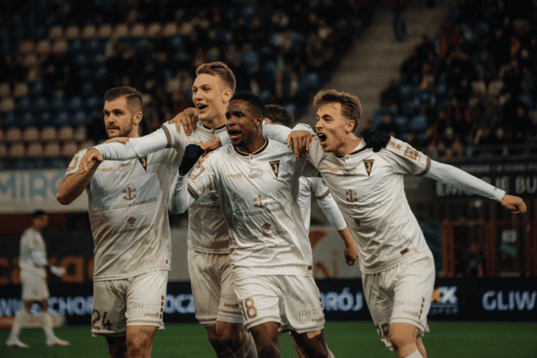 Koszulki meczowe z wyjazdowej rywalizacji z Piastem Gliwice już w sprzedaży!