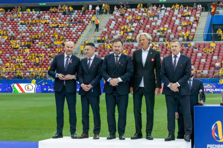 Znowu narodowy balon robi za przebitą dętkę